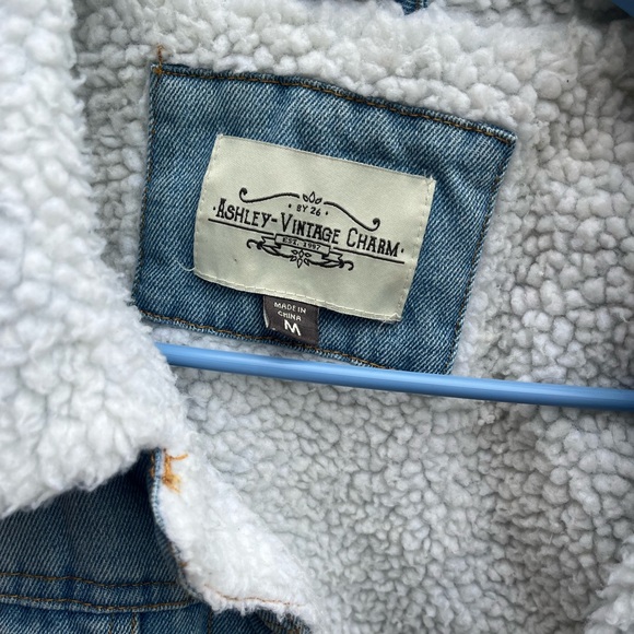 Sherpa lined jean jacket - Picture 2 of 5